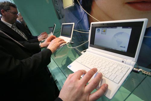 Asus: ASUS Eee PC 901 disponibil ACUM prin Orange la doar 355 de euro